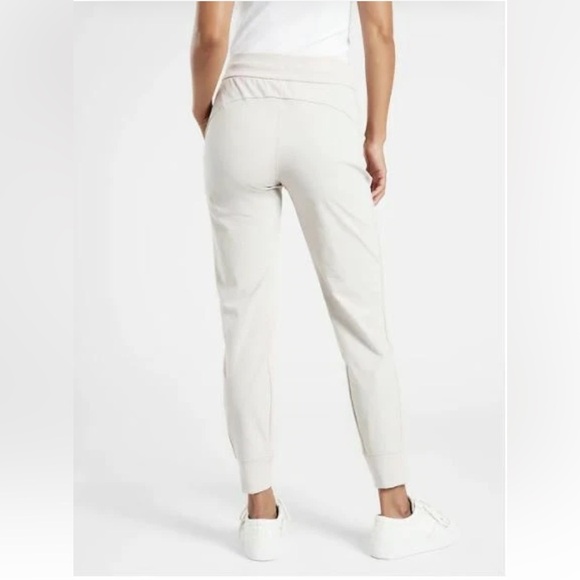Athleta Headlands Hybrid Trek Jogger in Birch Gray Women’s Size 2/P - Picture 15 of 15